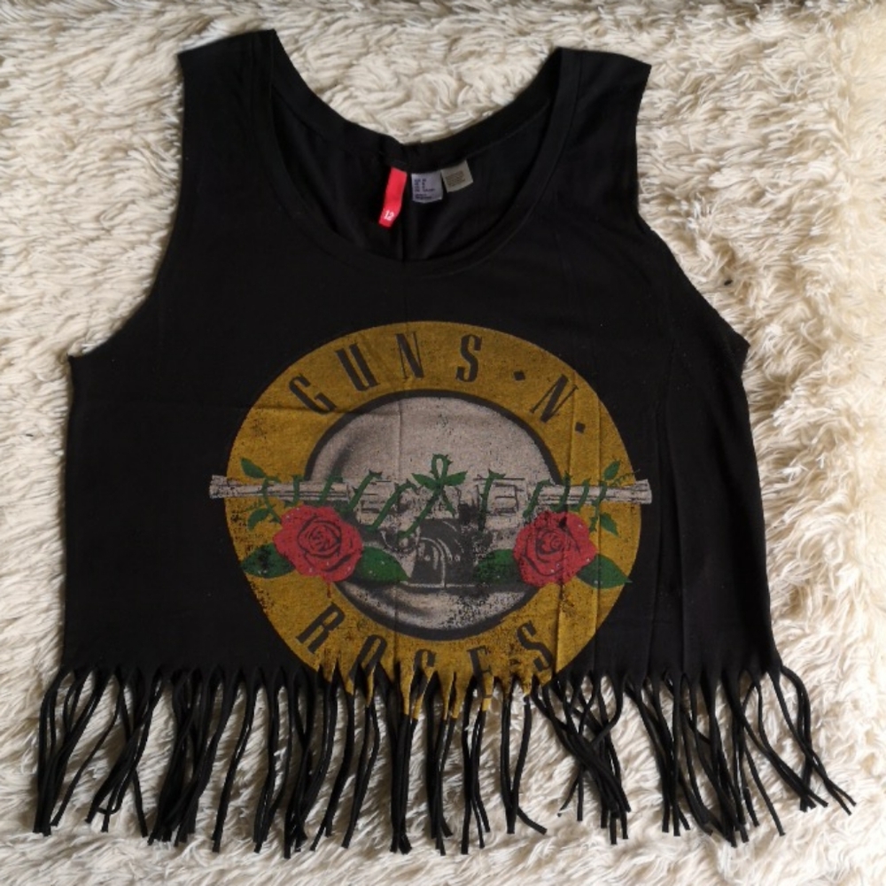🏷️2/$20🏷️ H&M crop Guns N Roses tank w/ fringe